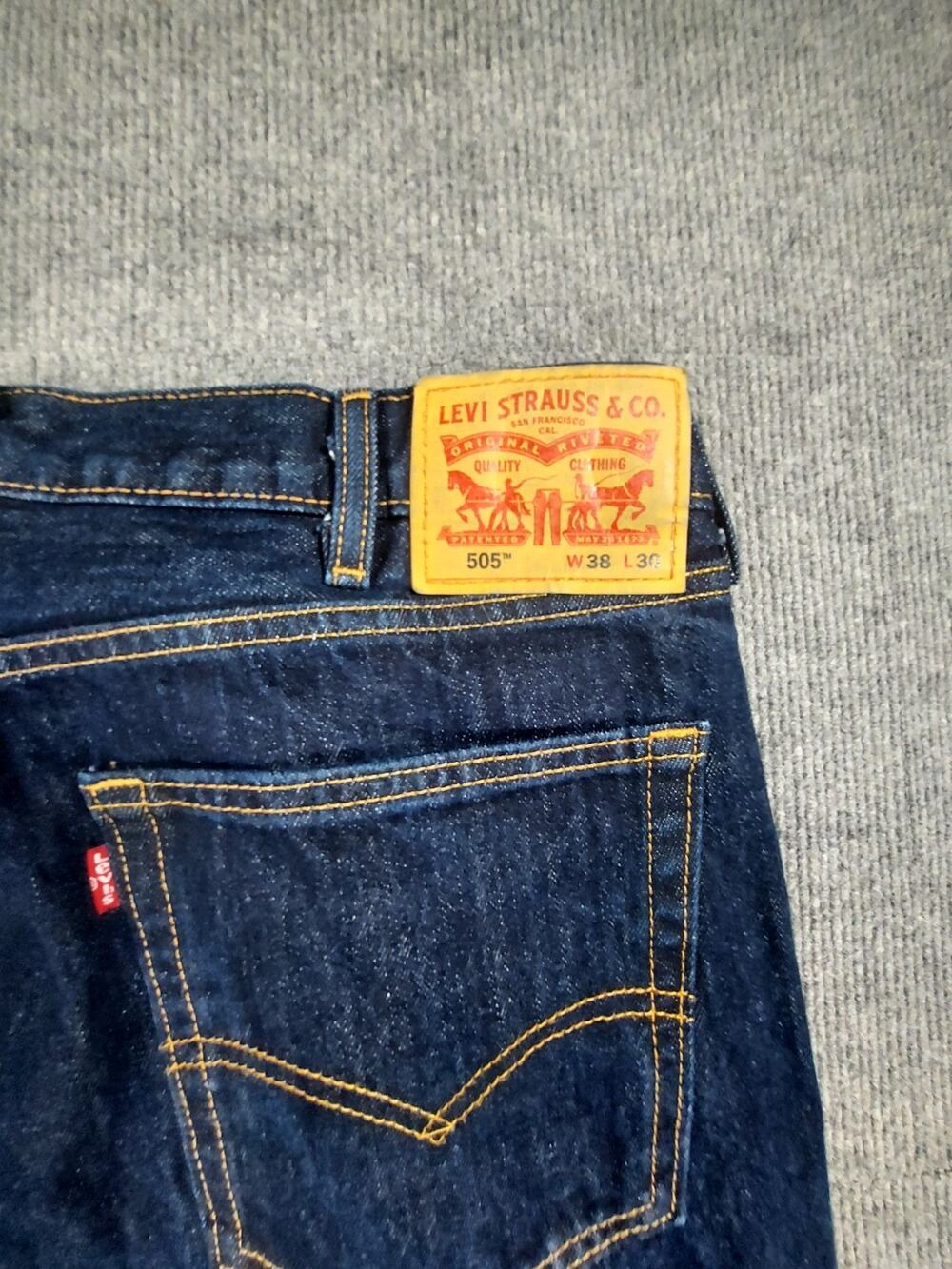 Levis Mens 505 Regular Fit Jeans size 38x30 Fit 38x29 Dark Wash 2025